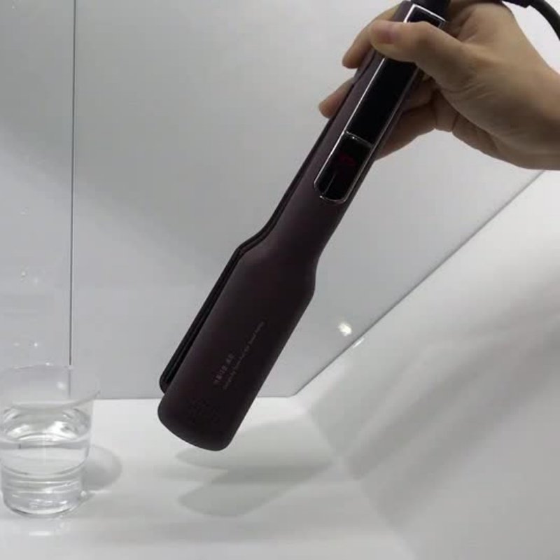 Negative ion hair straightener